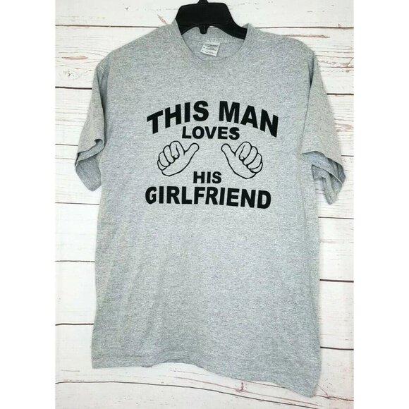 Gildan Ultra Cotton This Man Loves His Girlfriend Gray T-Shirt Medium - Picture 1 of 11